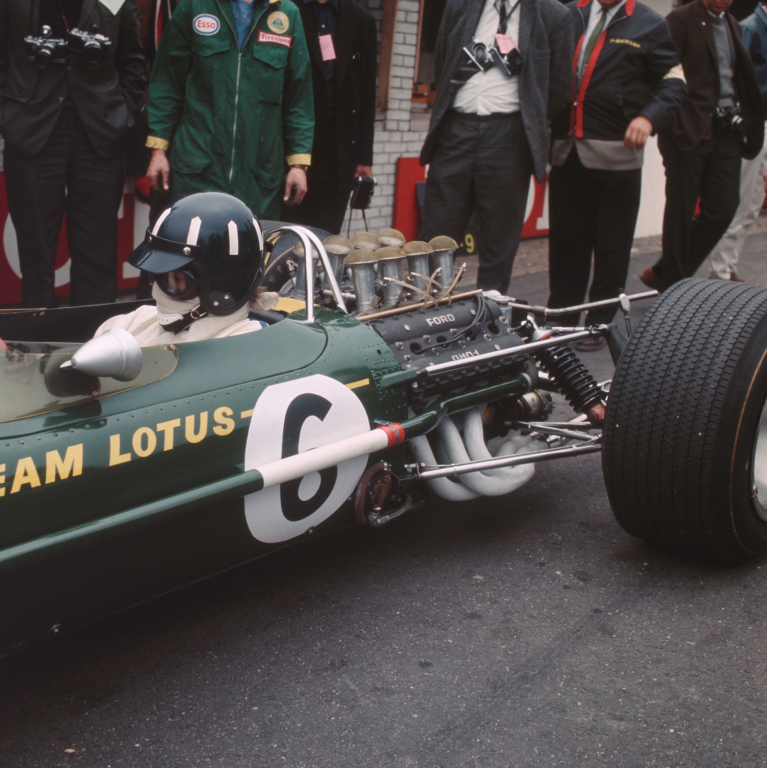 El Lotus 49 con motor Ford Cosworth DFV en un Gran Premio de Fórmula 1
