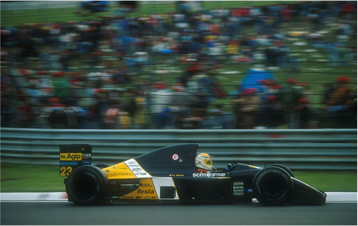 el minardi con motor ferrari en imola, 1991